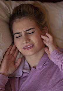 Woman with jaw pain